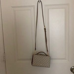 Micheal Kors purse